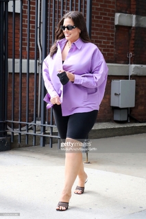 Ashley Graham feet photo thumbnail