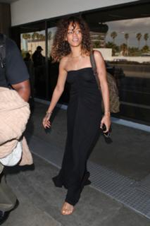 Rihanna feet photo thumbnail