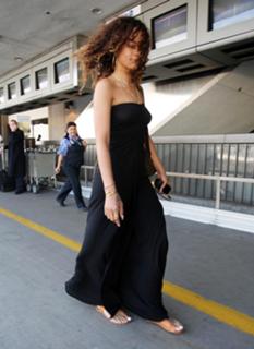 Rihanna feet photo thumbnail