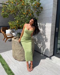 Kylie Jenner feet photo thumbnail