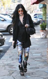 Katherine von Drachenberg feet photo thumbnail