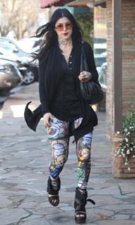 Katherine von Drachenberg feet photo thumbnail