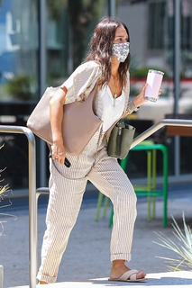 Jessica Alba feet photo thumbnail