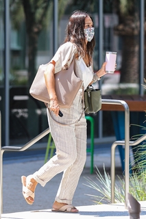 Jessica Alba feet photo thumbnail