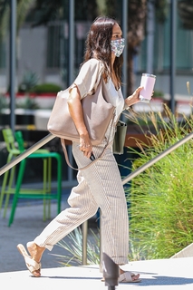 Jessica Alba feet photo thumbnail
