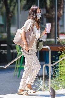 Jessica Alba feet photo thumbnail