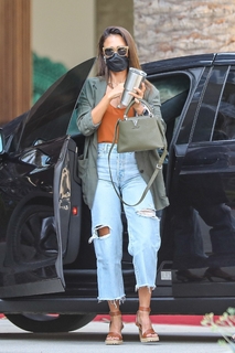 Jessica Alba feet photo thumbnail
