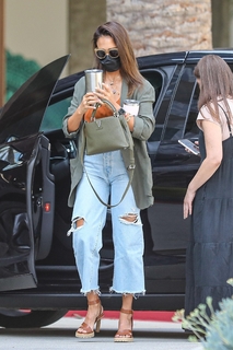 Jessica Alba feet photo thumbnail