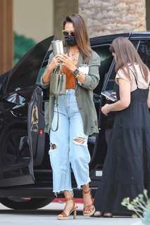 Jessica Alba feet photo thumbnail
