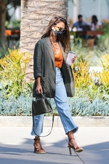 Jessica Alba feet photo thumbnail