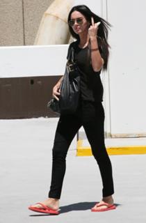 Megan Fox feet photo thumbnail