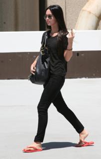 Megan Fox feet photo thumbnail