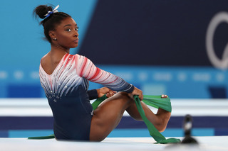 Simone Biles feet photo thumbnail