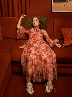 Julianne Moore feet photo thumbnail