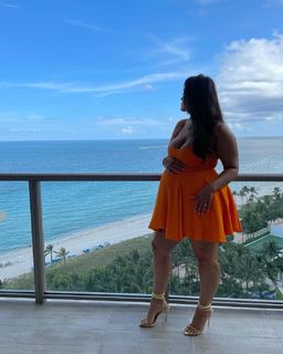 Ashley Graham feet photo thumbnail