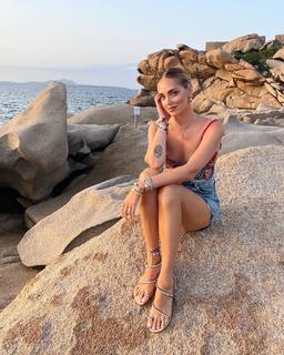 Chiara Ferragni feet photo thumbnail