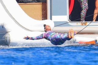 Alicia Keys feet photo thumbnail