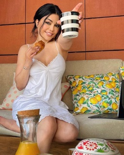 Haifa Wehbe feet photo thumbnail