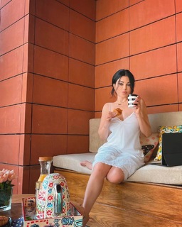 Haifa Wehbe feet photo thumbnail