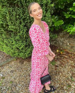 Helen Flanagan feet photo thumbnail
