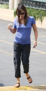 Jennifer Garner feet photo thumbnail