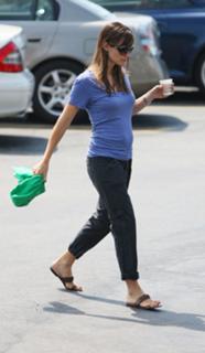 Jennifer Garner feet photo thumbnail