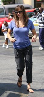 Jennifer Garner feet photo thumbnail
