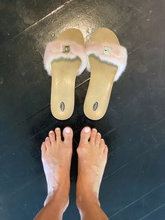 Kelly Bensimon feet photo thumbnail
