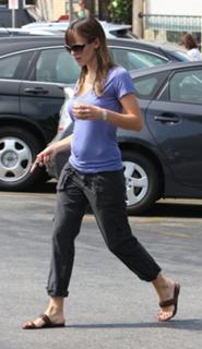 Jennifer Garner feet photo thumbnail