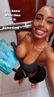 Qimmah Russo feet photo thumbnail