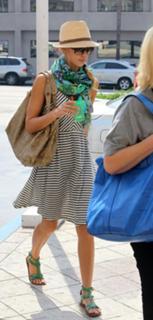 Jessica Alba feet photo thumbnail