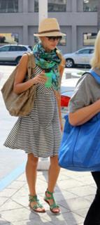 Jessica Alba feet photo thumbnail
