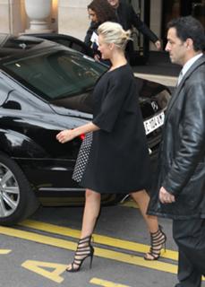 Cameron Diaz feet photo thumbnail
