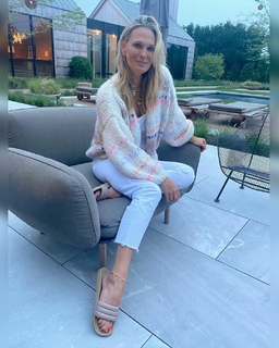 Molly Sims feet photo thumbnail