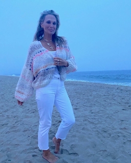 Molly Sims feet photo thumbnail