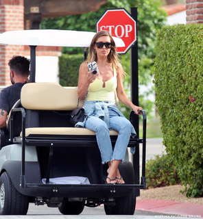 Audrina Patridge feet photo thumbnail