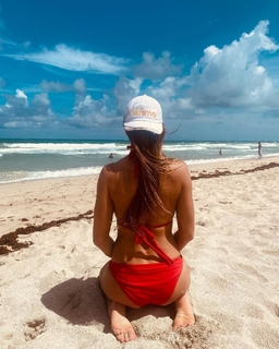 Karolina Kowalkiewicz feet photo thumbnail