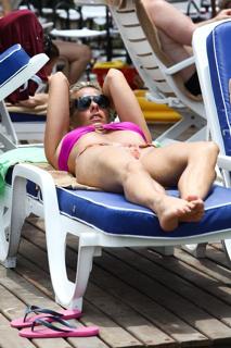 Adriane Galisteu feet photo thumbnail