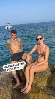 Chiara Ferragni feet photo thumbnail