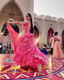 Mouni Roy feet photo thumbnail