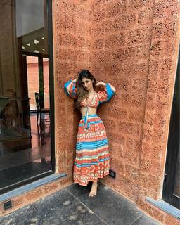 Mouni Roy feet photo thumbnail
