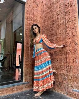 Mouni Roy feet photo thumbnail