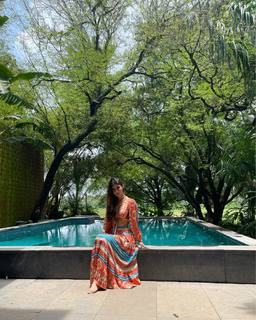 Mouni Roy feet photo thumbnail