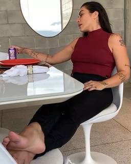 Cleo feet photo thumbnail