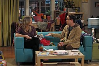 Kaley Cuoco feet photo thumbnail