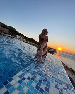 Ashley Roberts feet photo thumbnail
