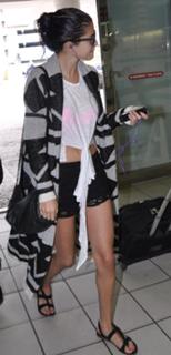 Selena Gomez feet photo thumbnail