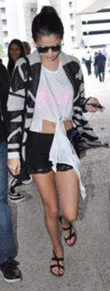 Selena Gomez feet photo thumbnail