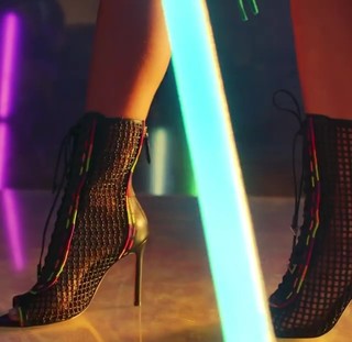 Marina Ruy Barbosa feet photo thumbnail