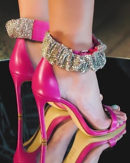 Marina Ruy Barbosa feet photo thumbnail